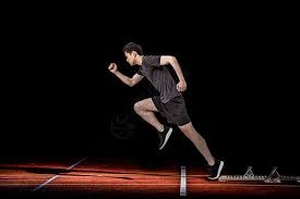 别把跑车当坦克！莱奥转型中锋，是补了短板却废了武功？